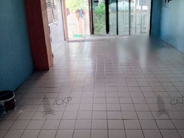Urgent sale, corner townhouse, 23 sq wa, near Phra Samut Chedi Hospital. The installment price is cheaper than renting.