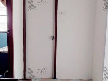 Urgent sale, corner townhouse, 23 sq wa, near Phra Samut Chedi Hospital. The installment price is cheaper than renting.