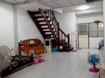 Urgent sale, corner townhouse, 16 sq wa, near Phra Samut Chedi Hospital. The installment price is cheaper than renting.