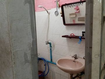 Urgent sale, corner townhouse, 16 sq wa, near Phra Samut Chedi Hospital. The installment price is cheaper than renting.