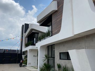Casa Nueva en Venta, Hermoso diseño y acabados de Primera, Momoxpan, Chol.