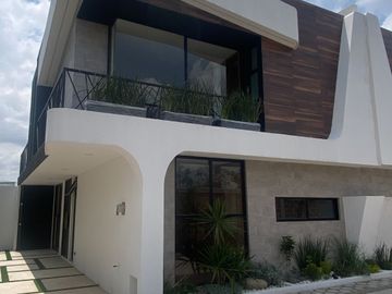 Casa Nueva en Venta, Hermoso diseño y acabados de Primera, Momoxpan, Chol.