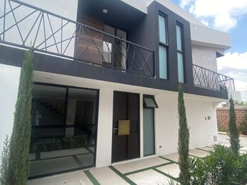 Casa Nueva en Venta, Hermoso diseño y acabados de Primera, Momoxpan, Chol.