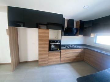 Casa Nueva en Venta, Hermoso diseño y acabados de Primera, Momoxpan, Chol.