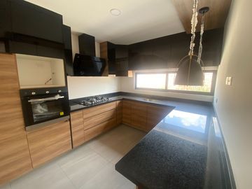 Casa Nueva en Venta, Hermoso diseño y acabados de Primera, Momoxpan, Chol.