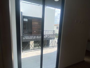 Casa Nueva en Venta, Hermoso diseño y acabados de Primera, Momoxpan, Chol.