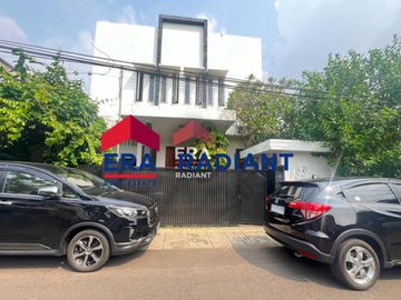 Rumah Mewah 2 Lantai Ada Kolam Renang di Jl. KPBD - Kebon Jeruk, Dekat Stasiun Kebayoran dan Mall Permata Hijau