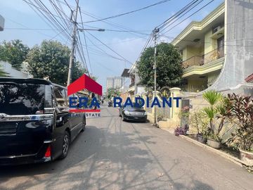 Rumah Mewah 2 Lantai Ada Kolam Renang di Jl. KPBD - Kebon Jeruk, Dekat Stasiun Kebayoran dan Mall Permata Hijau
