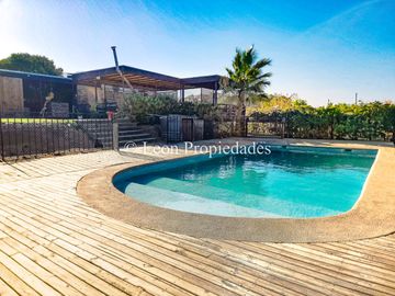Se vende Gran casa en parcela, en prestigioso condominio, sector Los Naranjos, Curacaví.