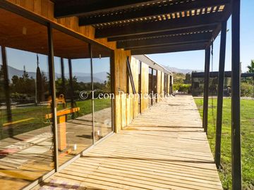 Se vende Gran casa en parcela, en prestigioso condominio, sector Los Naranjos, Curacaví.