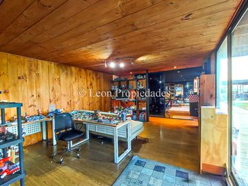 Se vende Gran casa en parcela, en prestigioso condominio, sector Los Naranjos, Curacaví.