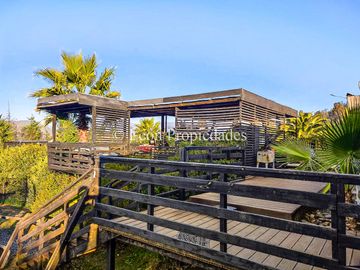 Se vende Gran casa en parcela, en prestigioso condominio, sector Los Naranjos, Curacaví.