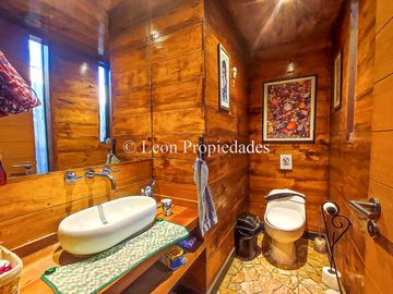 Se vende Gran casa en parcela, en prestigioso condominio, sector Los Naranjos, Curacaví.