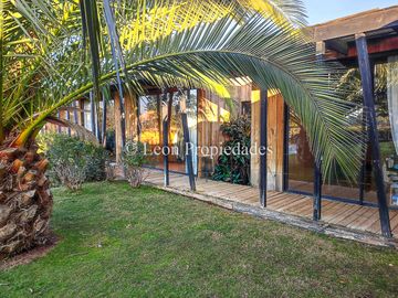 Se vende Gran casa en parcela, en prestigioso condominio, sector Los Naranjos, Curacaví.