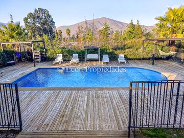 Se vende Gran casa en parcela, en prestigioso condominio, sector Los Naranjos, Curacaví.