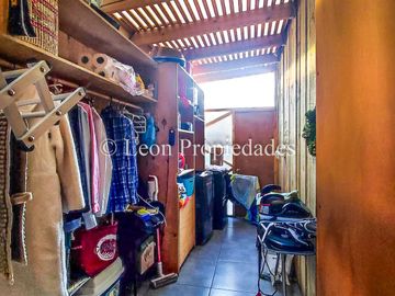 Se vende Gran casa en parcela, en prestigioso condominio, sector Los Naranjos, Curacaví.
