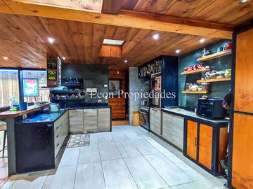 Se vende Gran casa en parcela, en prestigioso condominio, sector Los Naranjos, Curacaví.