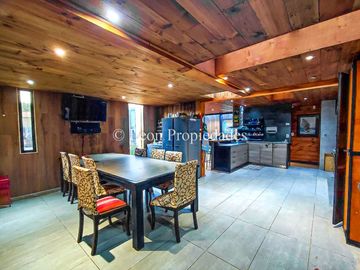 Se vende Gran casa en parcela, en prestigioso condominio, sector Los Naranjos, Curacaví.
