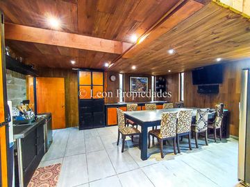 Se vende Gran casa en parcela, en prestigioso condominio, sector Los Naranjos, Curacaví.