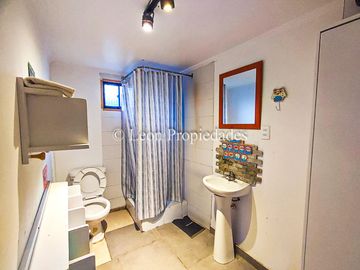 Se vende Gran casa en parcela, en prestigioso condominio, sector Los Naranjos, Curacaví.