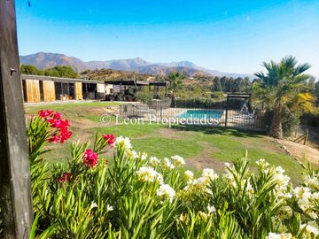 Se vende Gran casa en parcela, en prestigioso condominio, sector Los Naranjos, Curacaví.