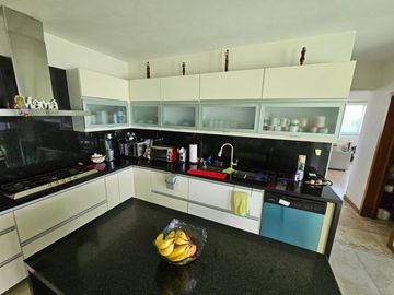 Las Cañadas Casa en Venta en Coto La Pradera con Elevador