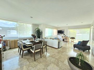 Las Cañadas Casa en Venta en Coto La Pradera con Elevador