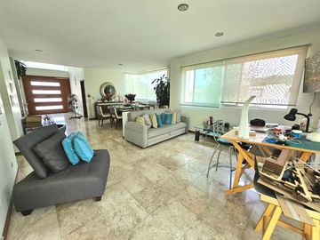Las Cañadas Casa en Venta en Coto La Pradera con Elevador