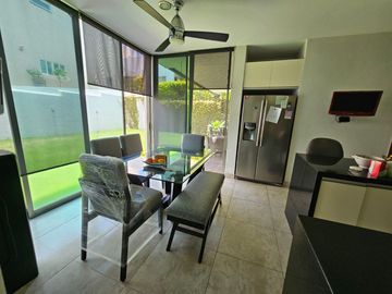 Las Cañadas Casa en Venta en Coto La Pradera con Elevador