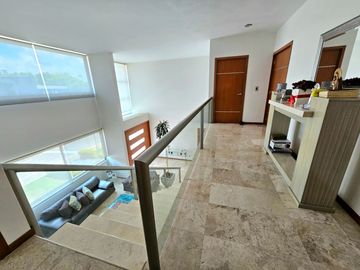 Las Cañadas Casa en Venta en Coto La Pradera con Elevador