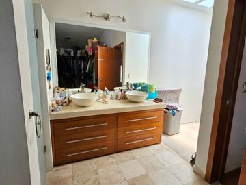 Las Cañadas Casa en Venta en Coto La Pradera con Elevador