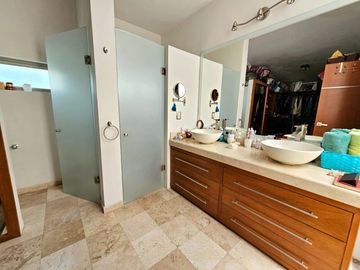 Las Cañadas Casa en Venta en Coto La Pradera con Elevador