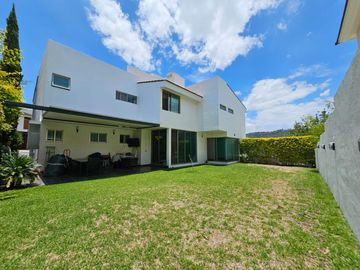 Las Cañadas Casa en Venta en Coto La Pradera con Elevador