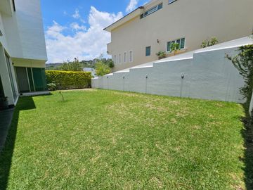 Las Cañadas Casa en Venta en Coto La Pradera con Elevador