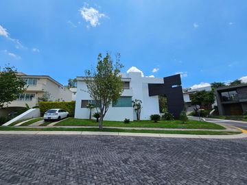Las Cañadas Casa en Venta en Coto La Pradera con Elevador