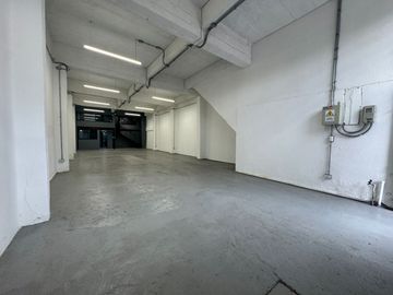 Local Comercial, Bodega Y Casa Habitacional