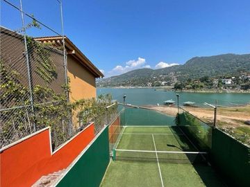 MAGNIFICA CASA EN RENTA CON ACCESO AL LAGO