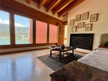 MAGNIFICA CASA EN RENTA CON ACCESO AL LAGO