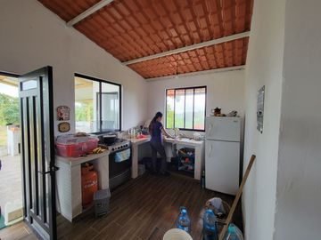 BONITA CASA 168 M2 + 11.923 M2 DE TERRENO - P. VICENTE MALDONADO - SECTOR ANDOAS