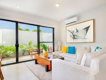 Casa con balcón, alberca común, Pre-construcción, Selvanova, Playa del Carmen
