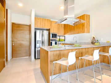 Casa con balcón, alberca común, Pre-construcción, Selvanova, Playa del Carmen