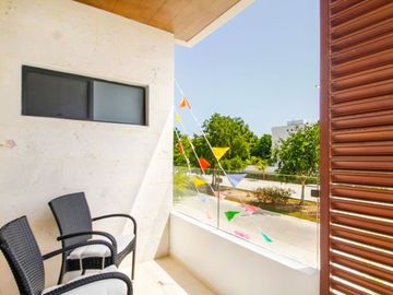 Casa con balcón, alberca común, Pre-construcción, Selvanova, Playa del Carmen