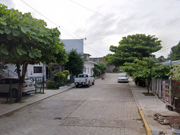 CASA EN CALLE MIGUEL PADILLA, TONALA 2000, TONALA. ¡NO CREDITOS!