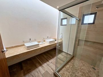 ¡Tu Hogar Ideal! Casa en Venta en Lucerna, Aguascalientes