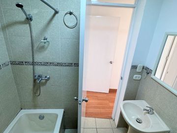 VENDO DEPARTAMENTO EN LA MOLINA (LAS LOMAS DE MOLINA VIEJA)