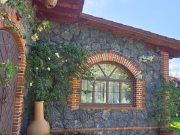 Casa en venta en Tepoztlán Morelos, con amplio terreno