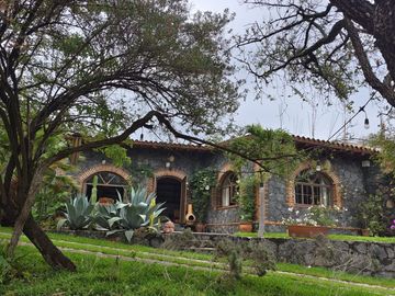 Casa en venta en Tepoztlán Morelos, con amplio terreno