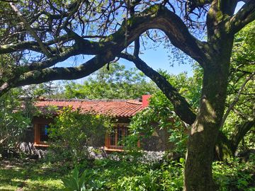 Casa en venta en Tepoztlán Morelos, con amplio terreno