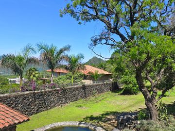 Casa en venta en Tepoztlán Morelos, con amplio terreno