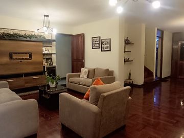 Linda Casa lista para Mudarse, En condominio cerrado con 2 cocheras, 137m2 AT